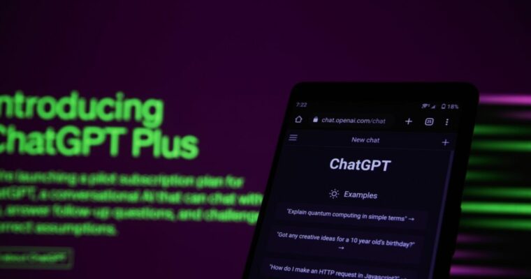 Apple retira docenas de aplicaciones similares a ChatGPT de la App Store de China antes de los cambios regulatorios.