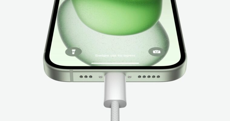 Ahora Apple puede reparar el micrófono inferior en el iPhone 15 y 15 Plus.