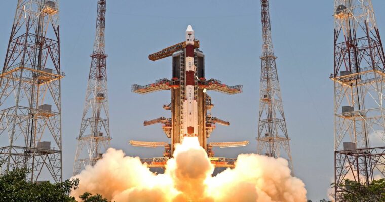 India pone en órbita una nave espacial para estudiar el sol una semana después de aterrizar en la luna.