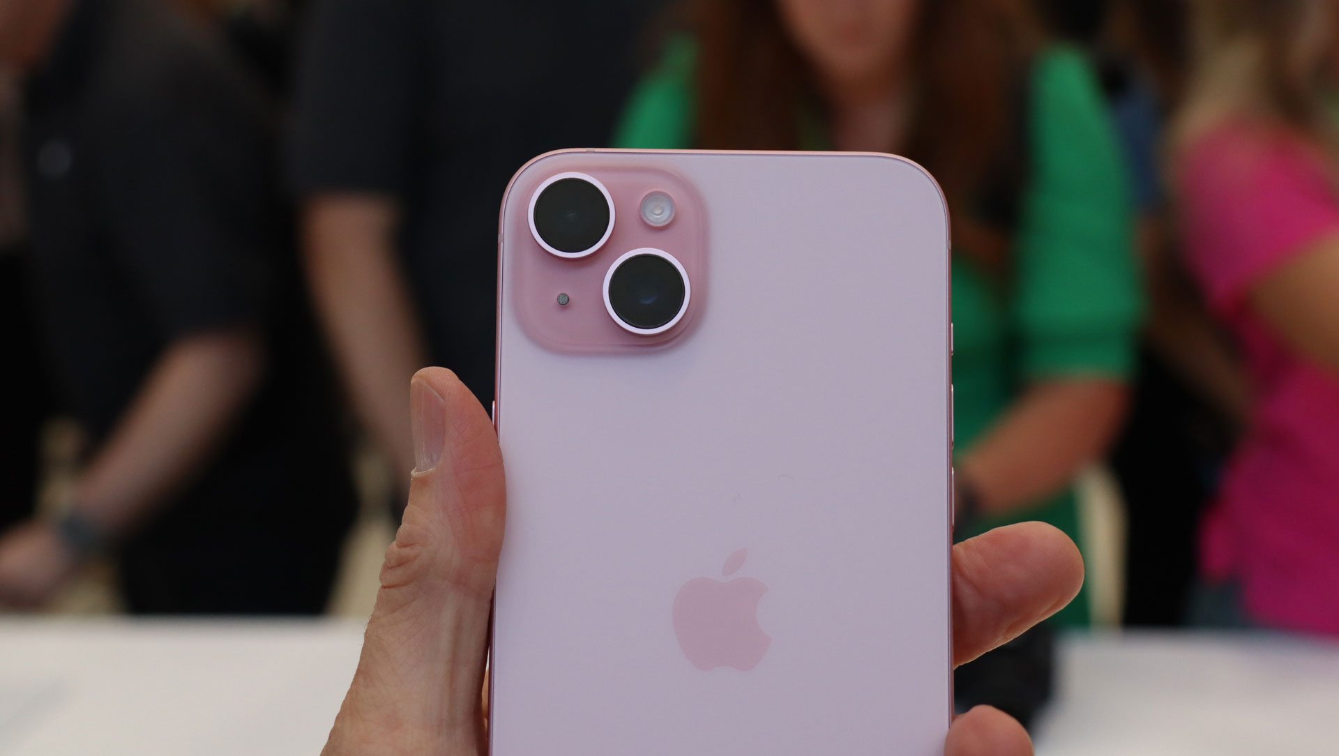 Olvida el botón de Acción del iPhone 15 Pro, el modelo del próximo año podría añadir un ‘Botón de Captura’ a la mezcla.
