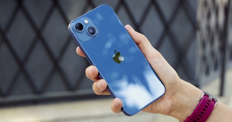 El iPhone 13, nuevo descuento en Amazon para el modelo azul de 128GB.