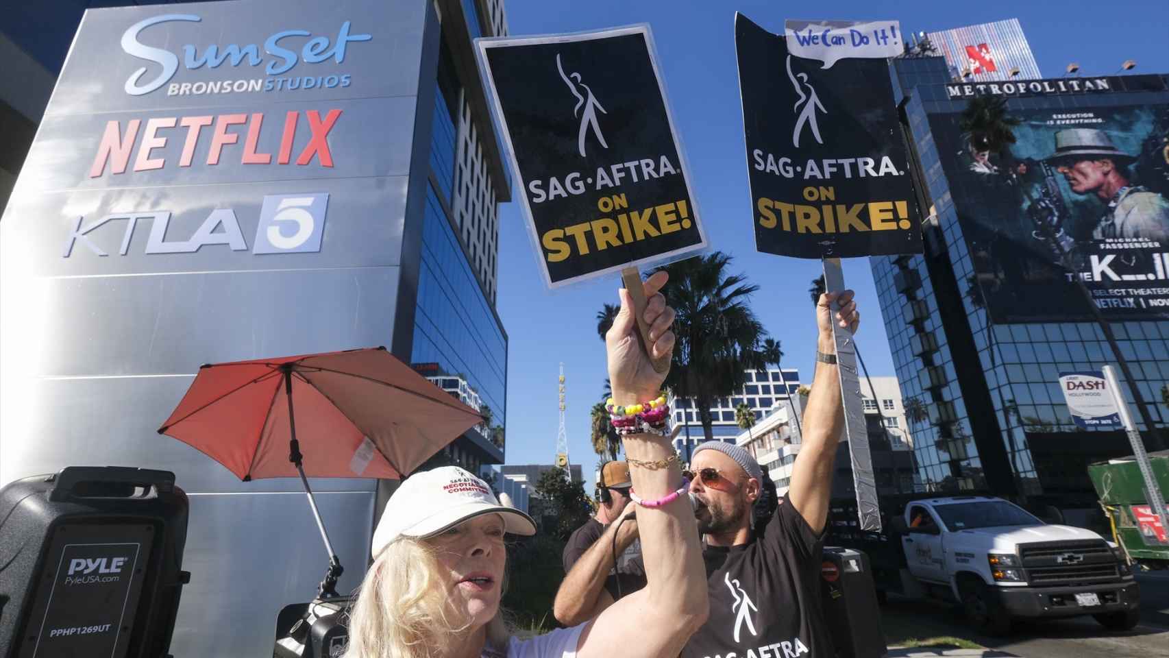 El Sindicato de Actores de Cine llega a un acuerdo con los estudios, poniendo fin a la huelga y a seis meses de cierre de Hollywood.