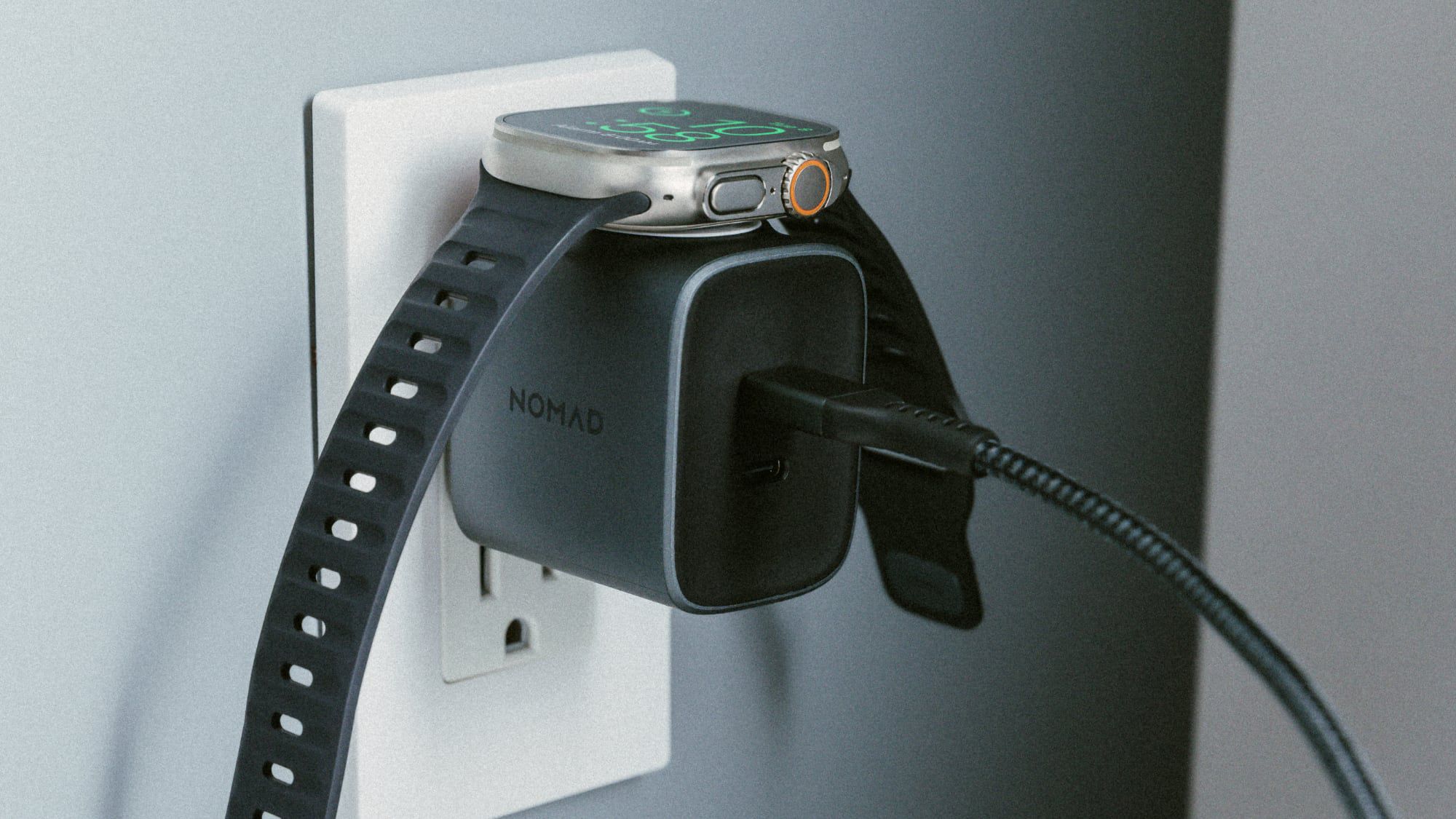 Nomad lanza adaptador de corriente dual USB-C de 65W con cargador integrado para Apple Watch