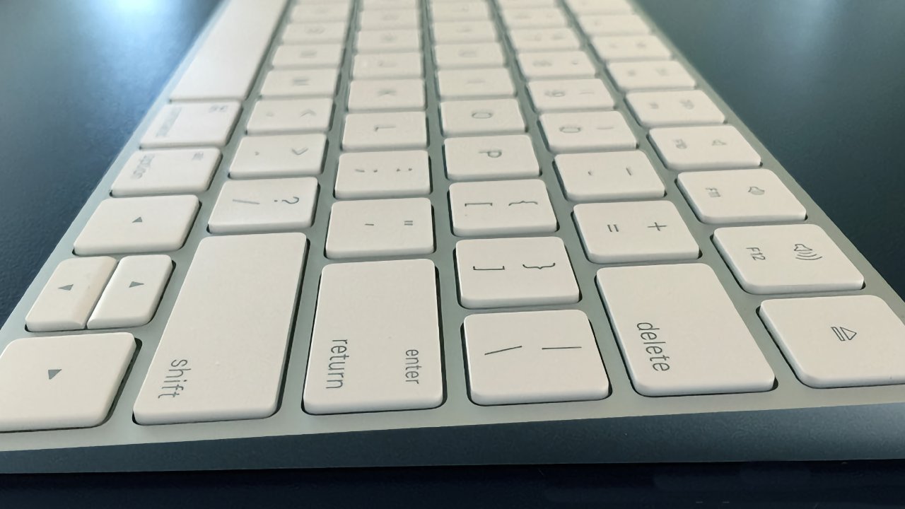 Apple mirando hacia el pasado, trabajando en cómo colocar una Mac en un teclado» 

Título SEO en español: «Innovación de Apple: Mac integrada en un teclado