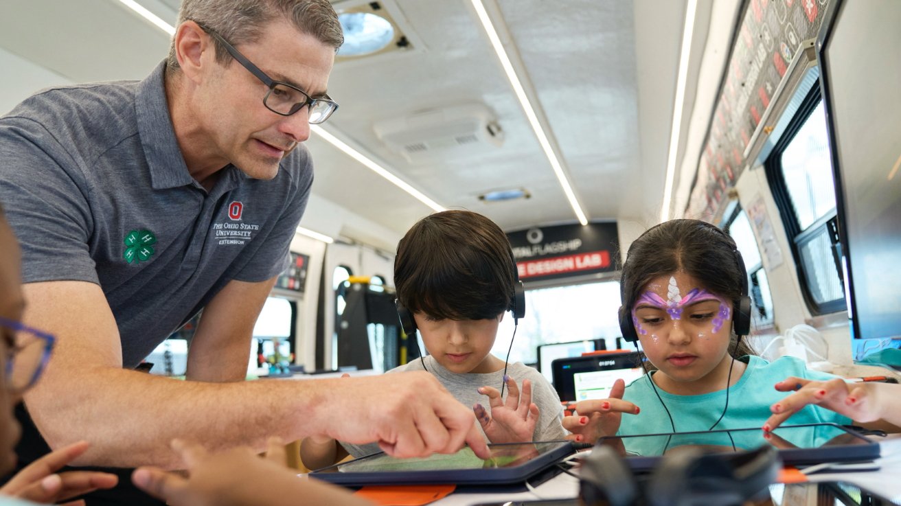 Apple destaca cómo su tecnología está ayudando a 4-H» 

Título SEO en español: «Descubre cómo Apple está apoyando a 4-H con su tecnología