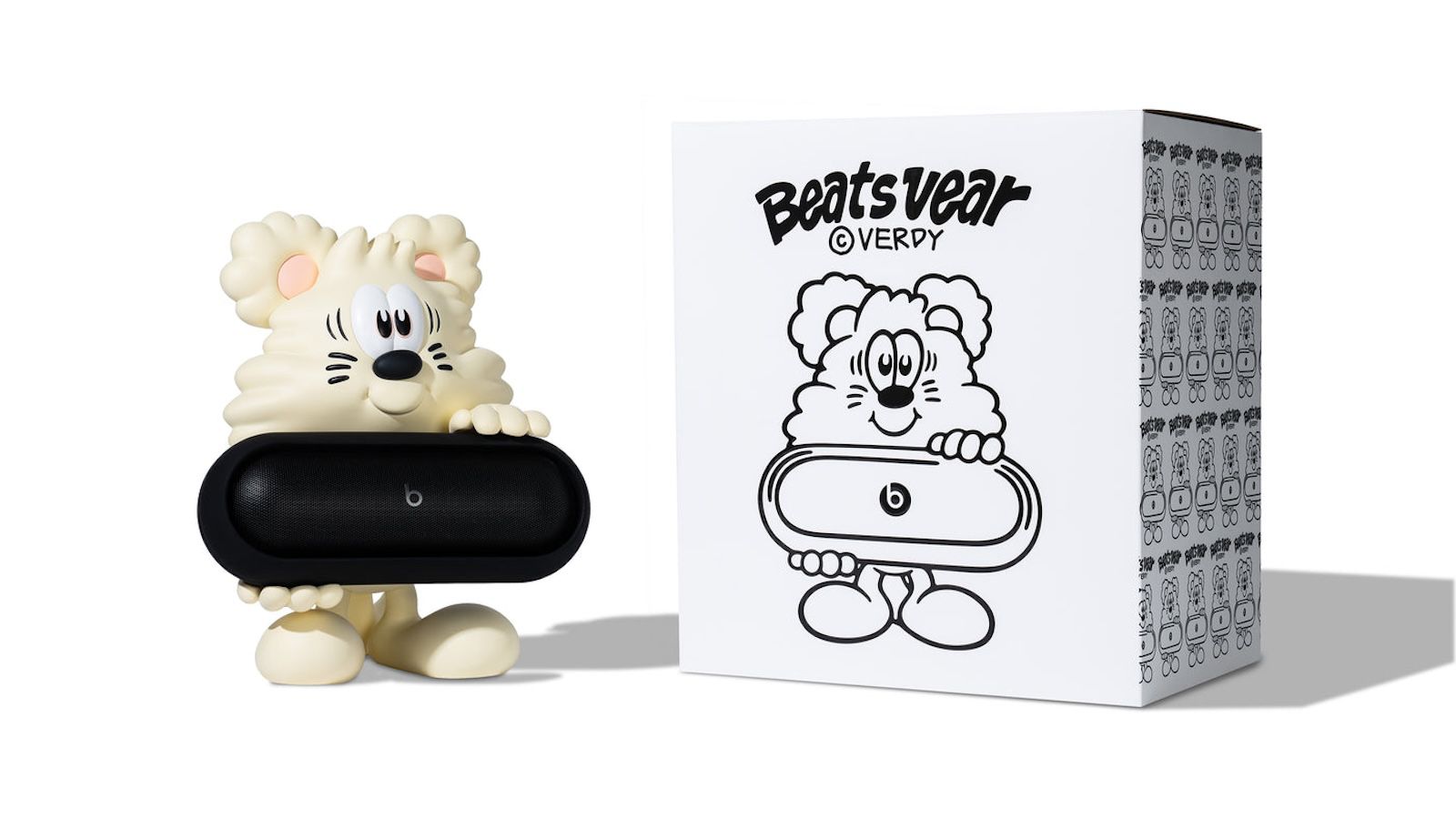 Figura coleccionable de oso de Beats y Verdy que sostiene tu Beats Pill