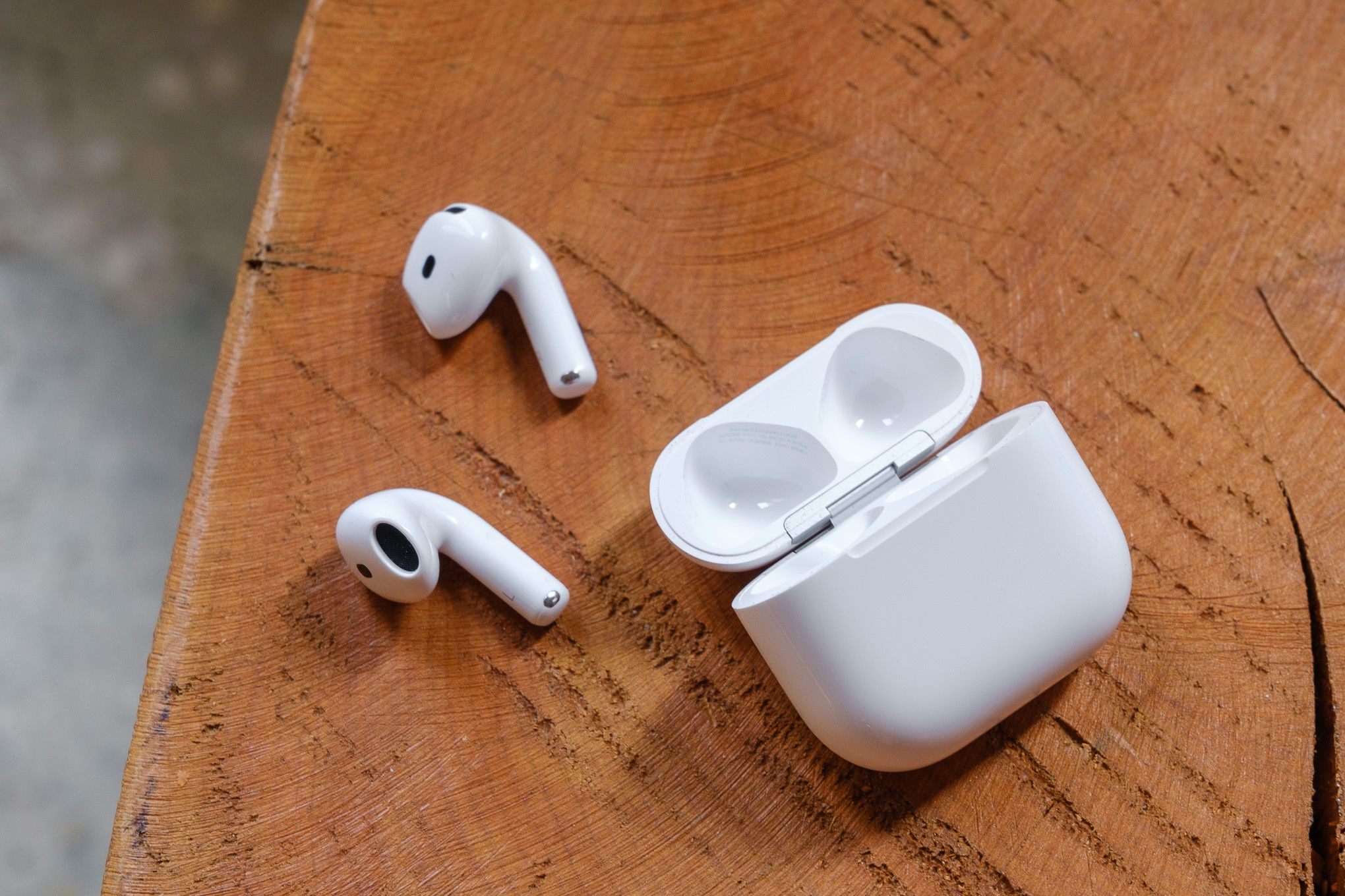 Reseña de los AirPods 4 – MacRumors: Opiniones y análisis completos